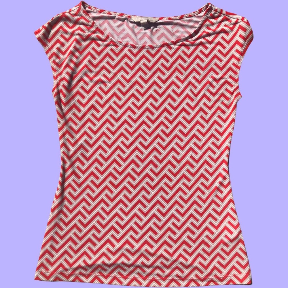 Banana Republic (very) short sleeve top with a funky pattern. XS with stretch